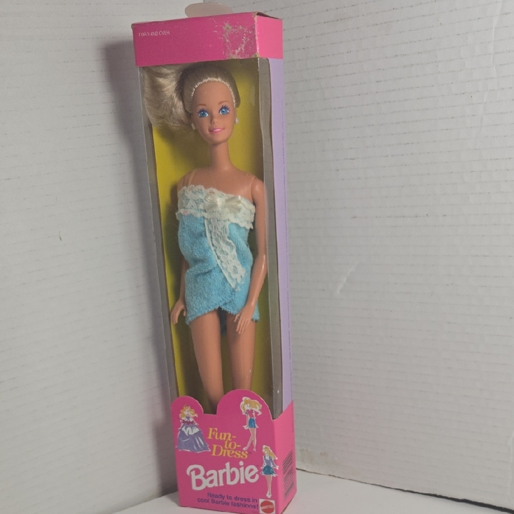 Vintage 1992 Fun To Dress Barbie and Robe Towel New In Box!